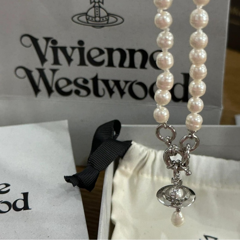 Vivienne Westwood Elegant Silver Pearl Necklace - Picture 8 of 12